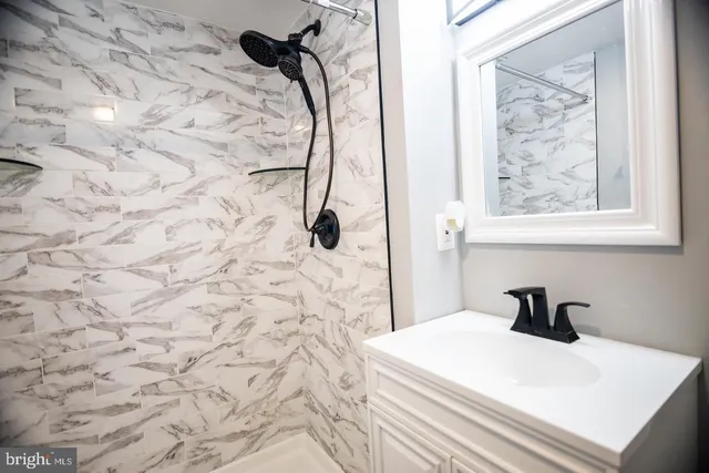 $2,900 | 138 Dale Street, Alexandria, VA 22305