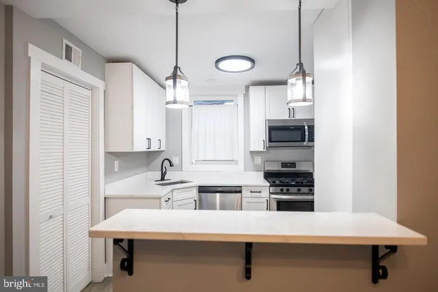 $2,900 | 138 Dale Street, Alexandria, VA 22305