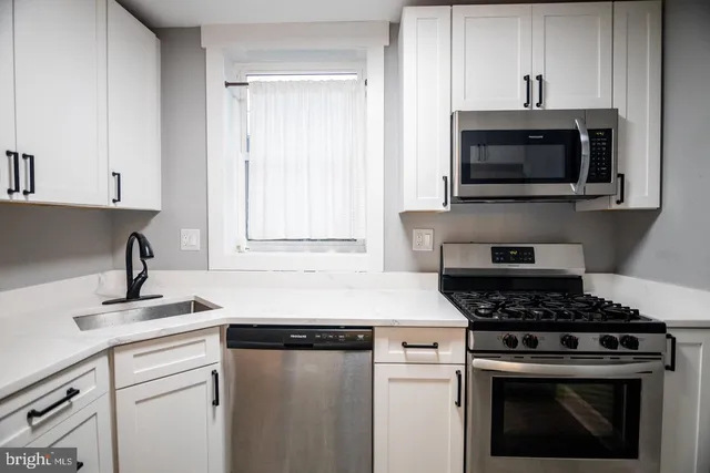 $2,900 | 138 Dale Street, Alexandria, VA 22305