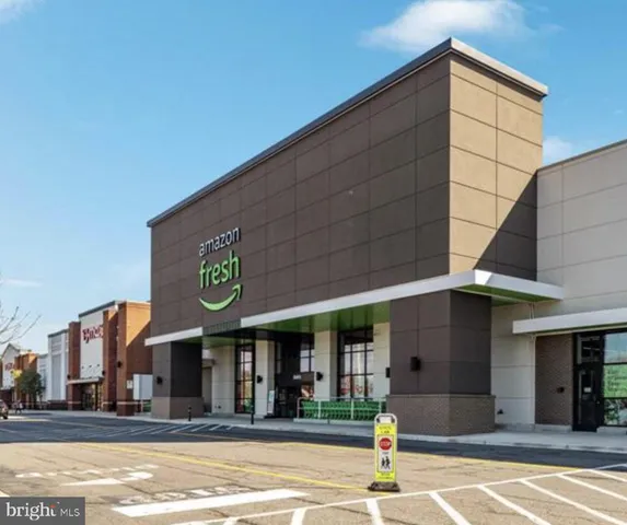 $2,900 | 138 Dale Street, Alexandria, VA 22305