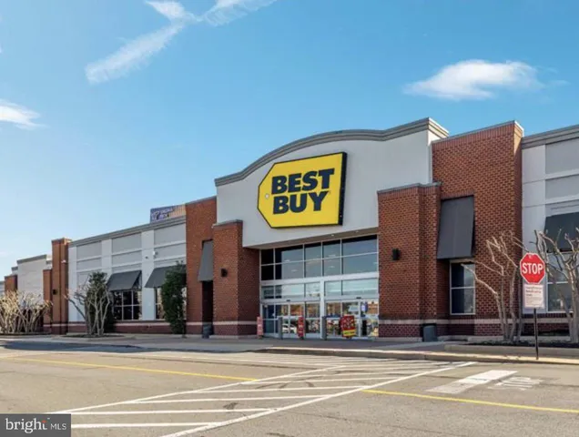 $2,900 | 138 Dale Street, Alexandria, VA 22305