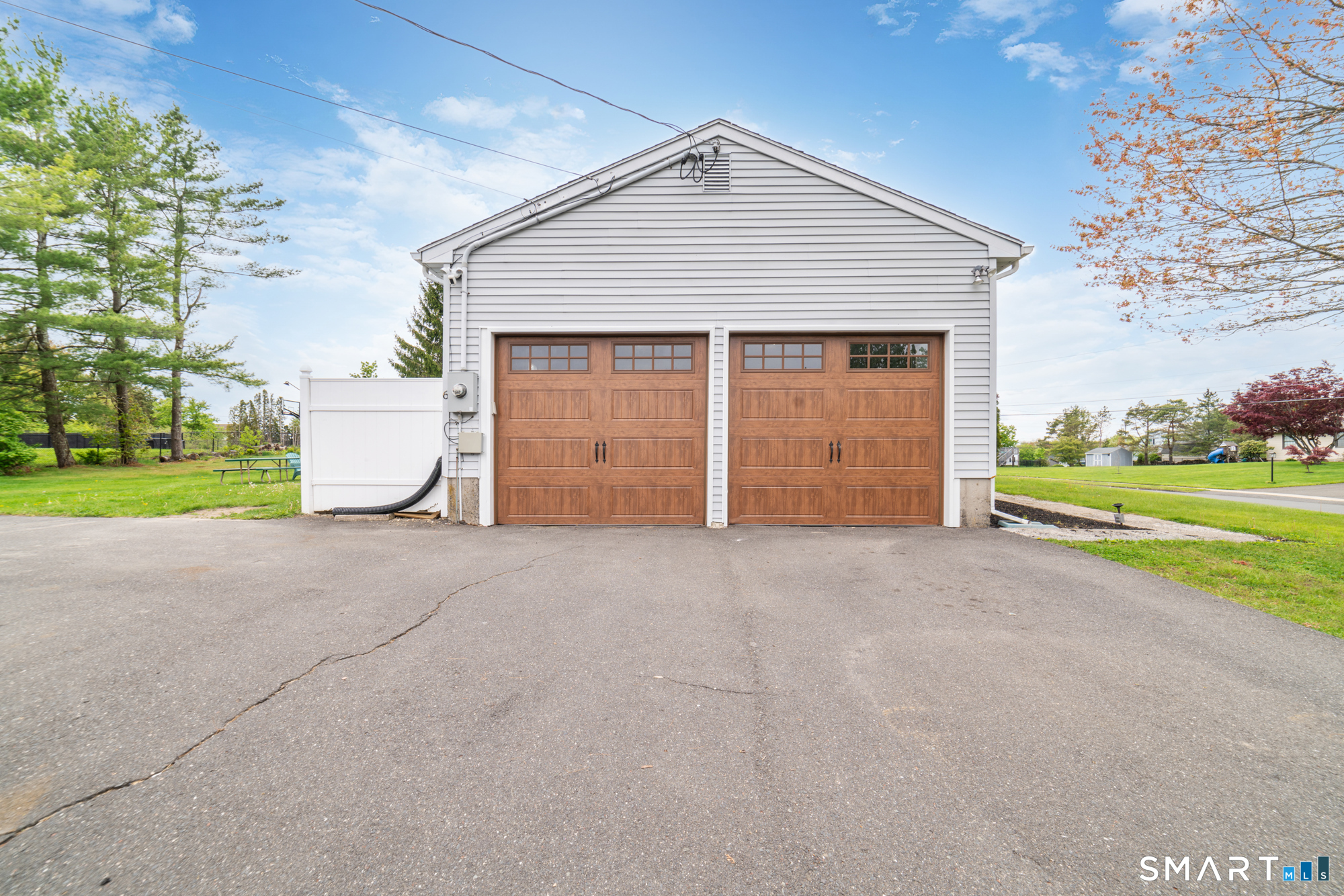 6 Treble Road Bristol, CT 06010 - Photo 4 of 40 9 Ft Doors