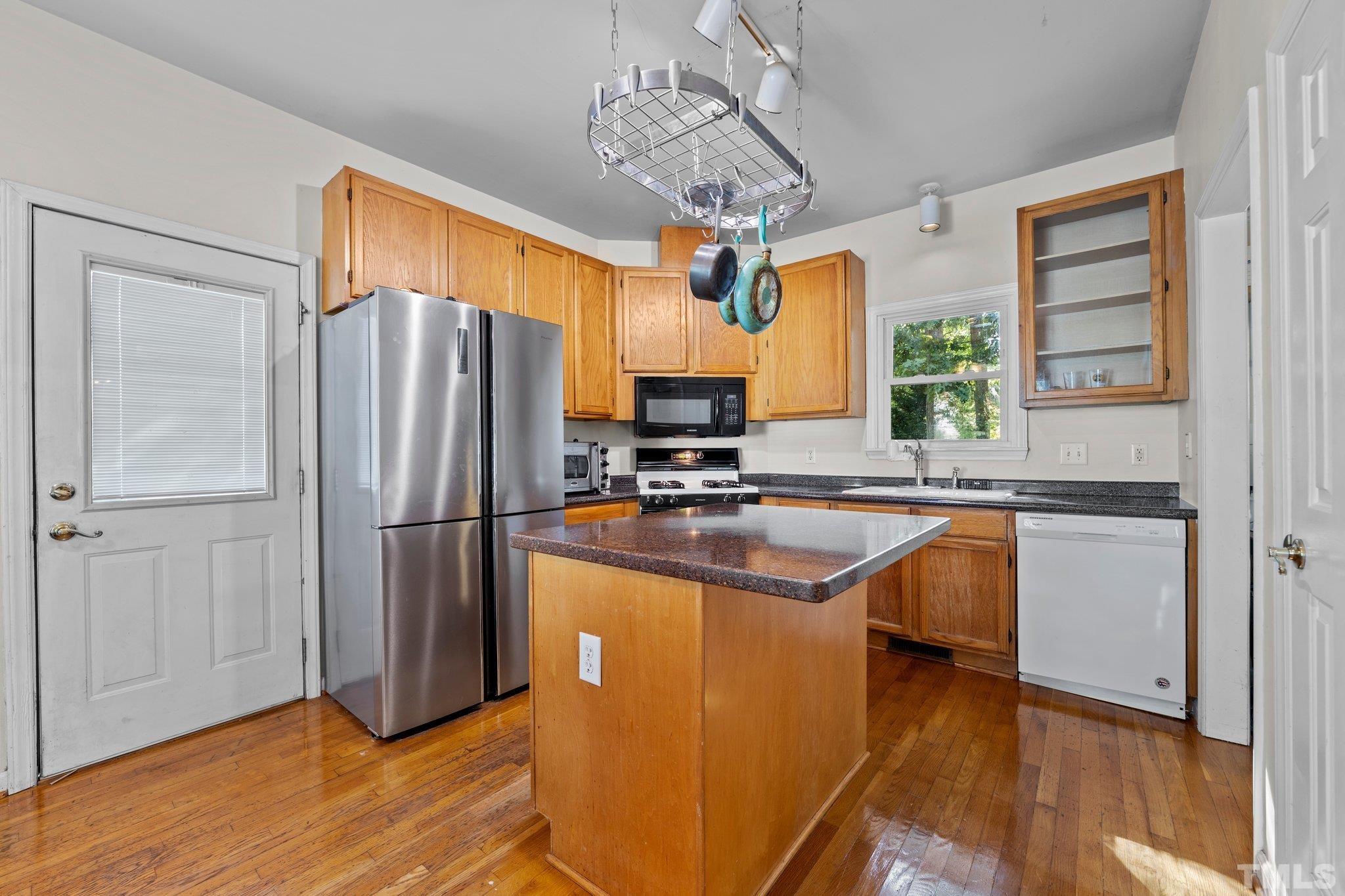1616 Lethbridge Court Raleigh, NC 27606 - Photo 8 of 21 Gallery Image 8