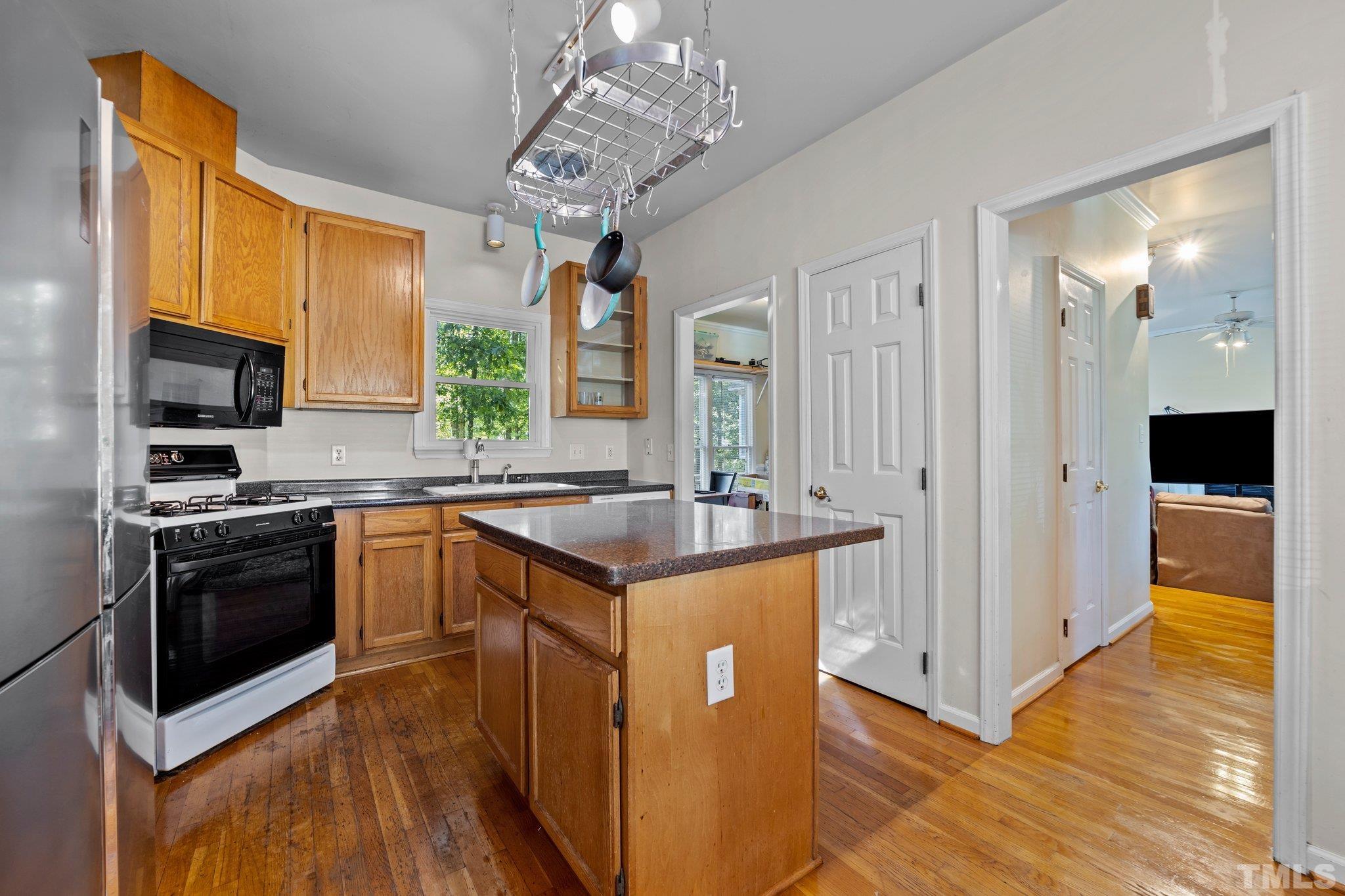 1616 Lethbridge Court Raleigh, NC 27606 - Photo 9 of 21 Gallery Image 9