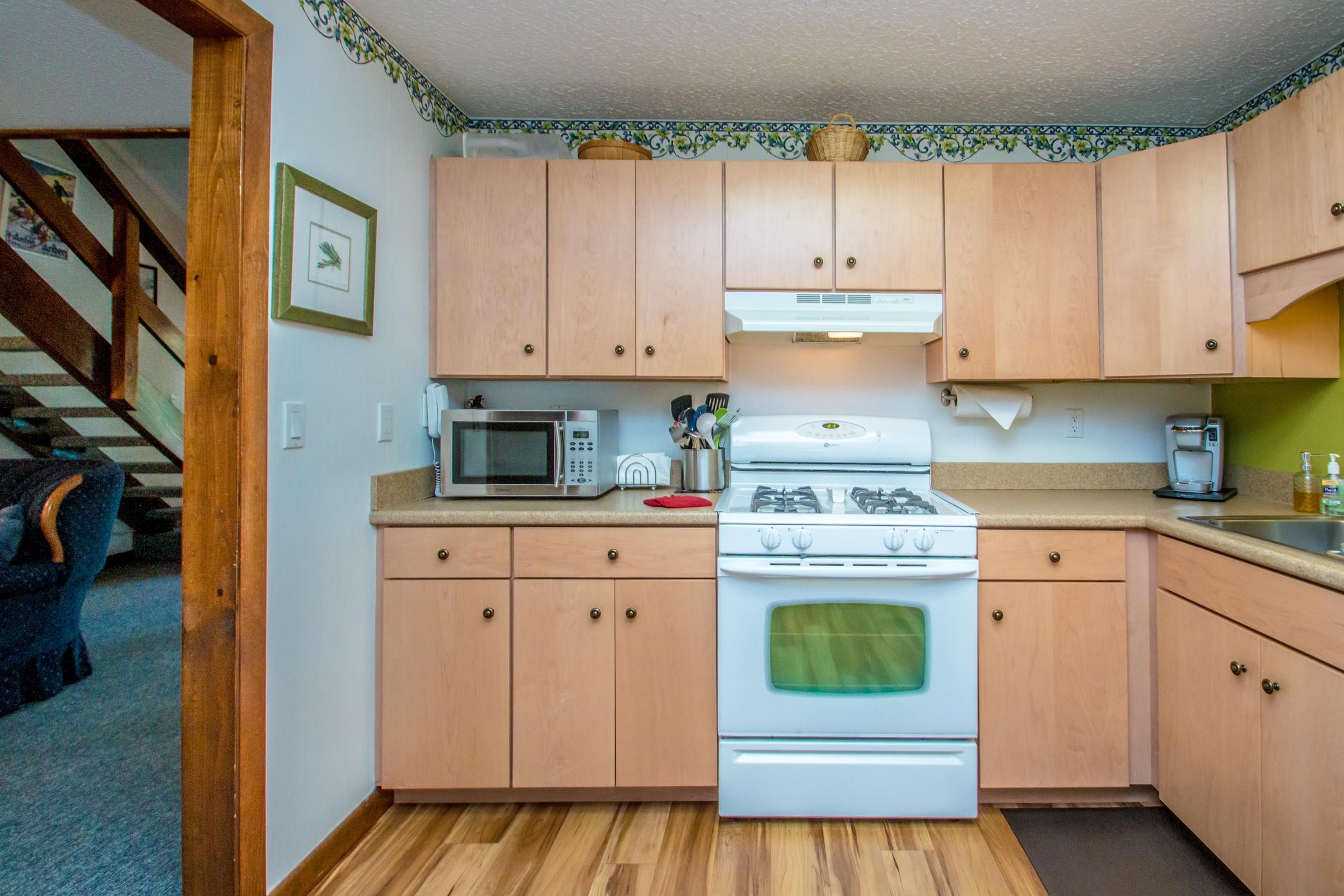 123 Stonehurst Manor Road, Unit 17D Conway, NH 03860 - Photo 5 of 40