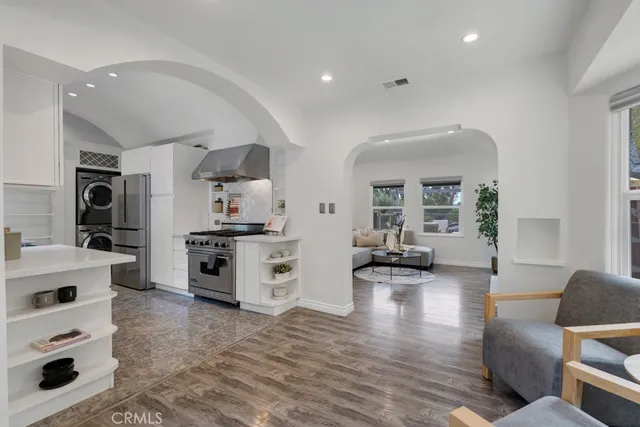 $7,000 | 19419 West Oxnard Street, Tarzana, CA 91356