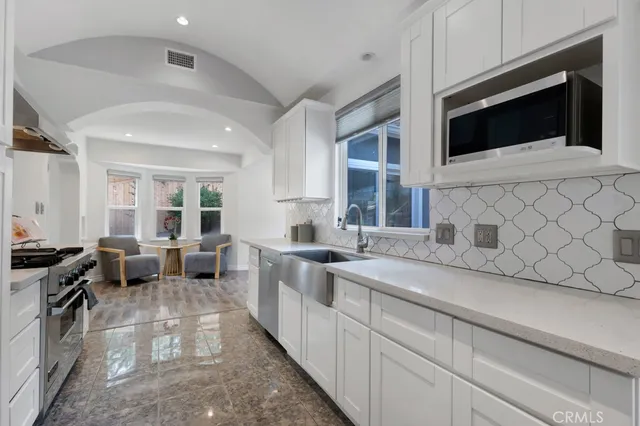 $7,000 | 19419 West Oxnard Street, Tarzana, CA 91356