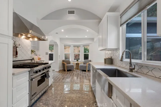 $7,000 | 19419 West Oxnard Street, Tarzana, CA 91356