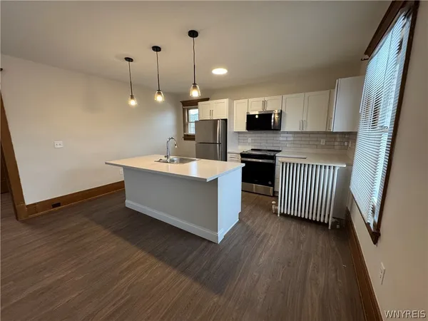 $1,995 | 121 Humboldt Parkway, Unit B, Buffalo, NY 14214