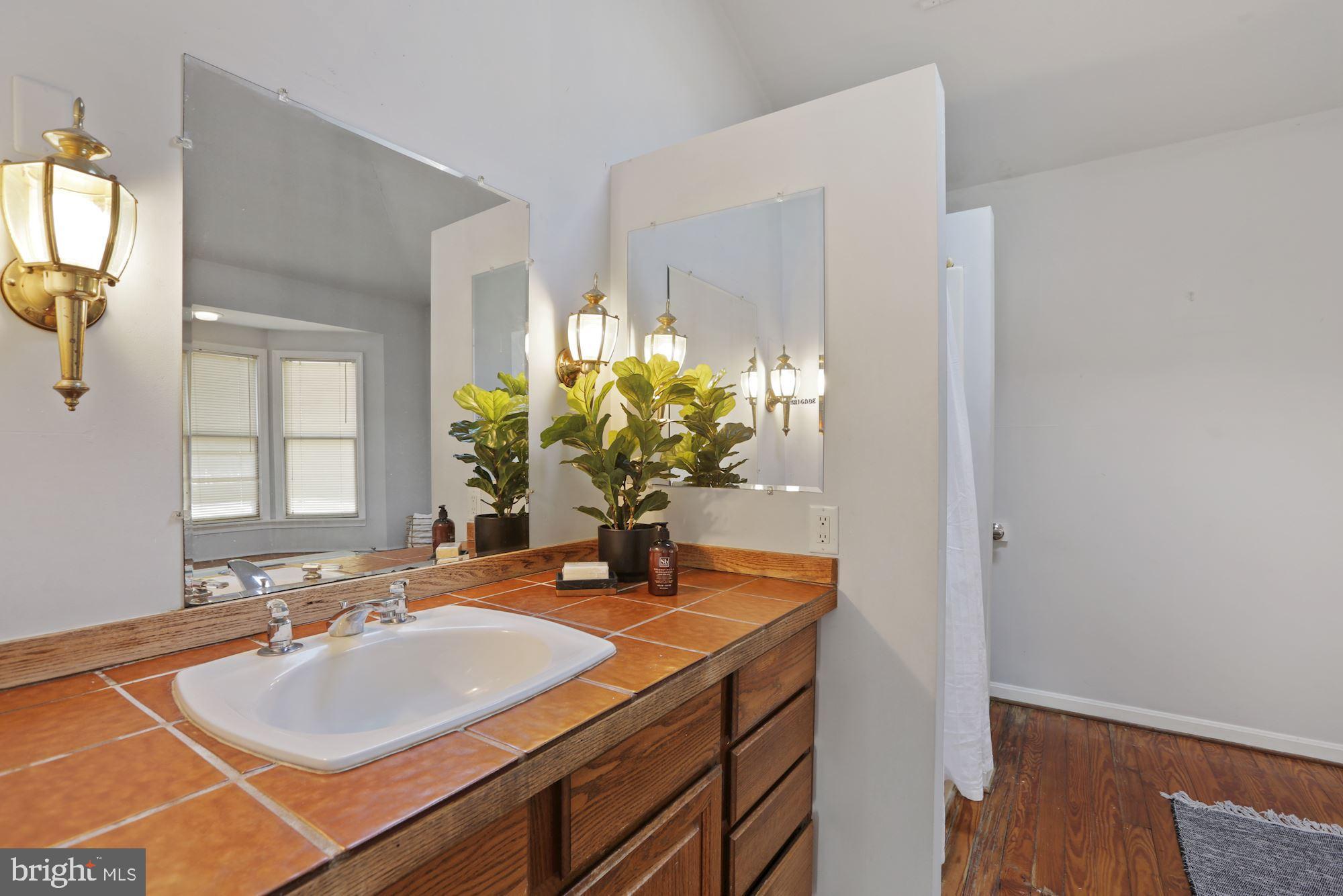 10809 South Glen Road Potomac, MD 20854 - Photo 12 of 27 Owners Full Bath