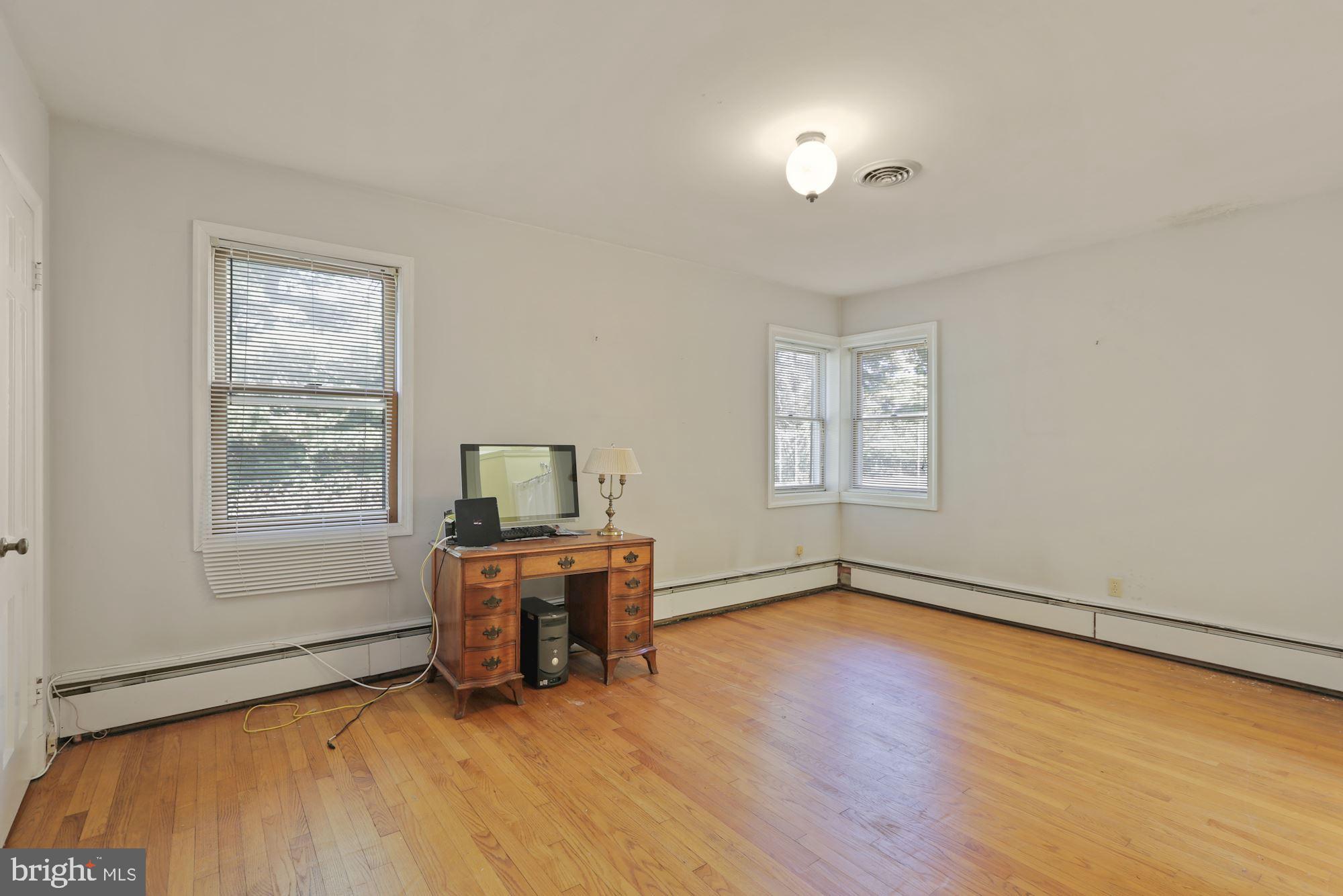 10809 South Glen Road Potomac, MD 20854 - Photo 17 of 27 Bedroom #3 w/Double Exposure