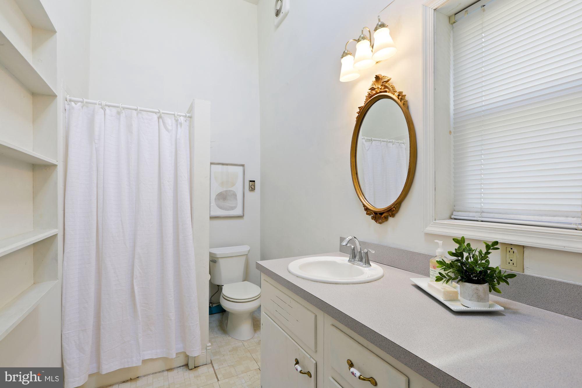 10809 South Glen Road Potomac, MD 20854 - Photo 19 of 27 "The Get-Away" Full Bath