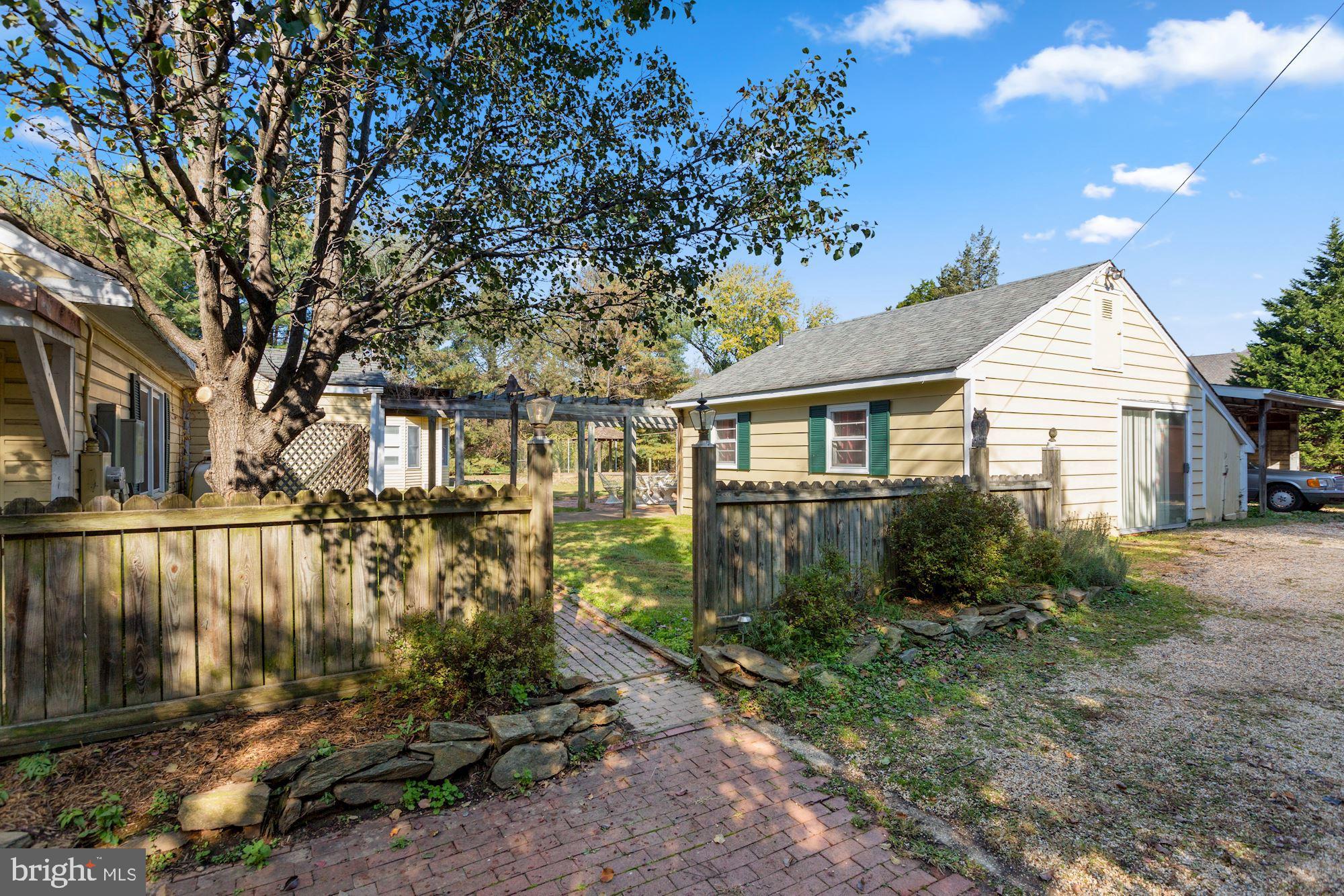10809 South Glen Road Potomac, MD 20854 - Photo 20 of 27 Charming Side Entry