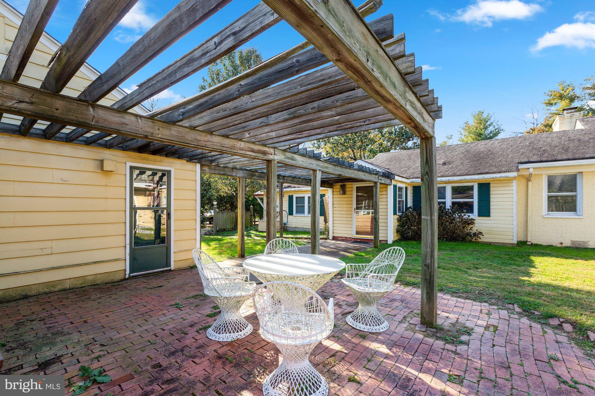 10809 South Glen Road Potomac, MD 20854 - Photo 23 of 27 Outdoor Seating Area