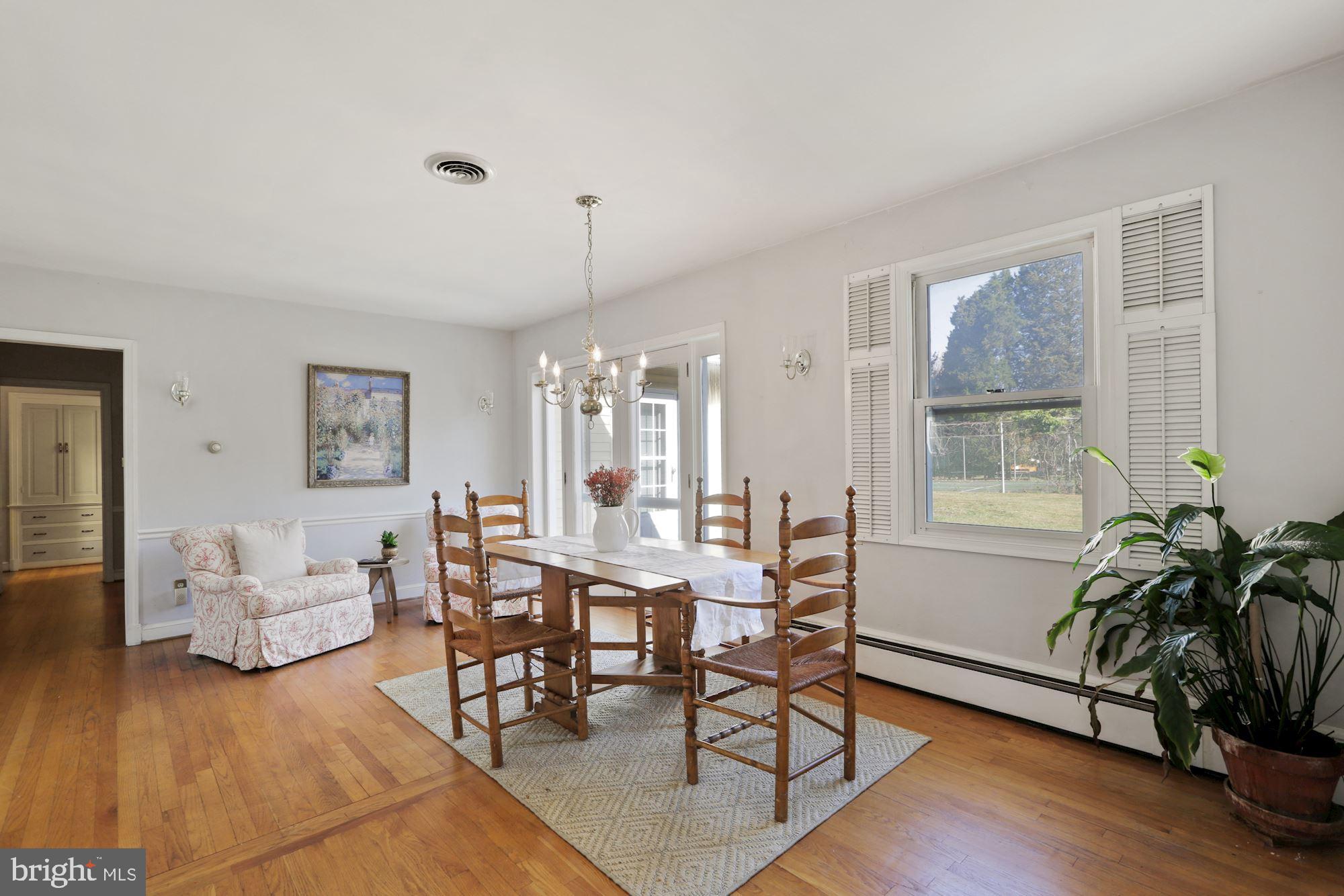 10809 South Glen Road Potomac, MD 20854 - Photo 4 of 27 Dining Room w/Access to Rear Yard
