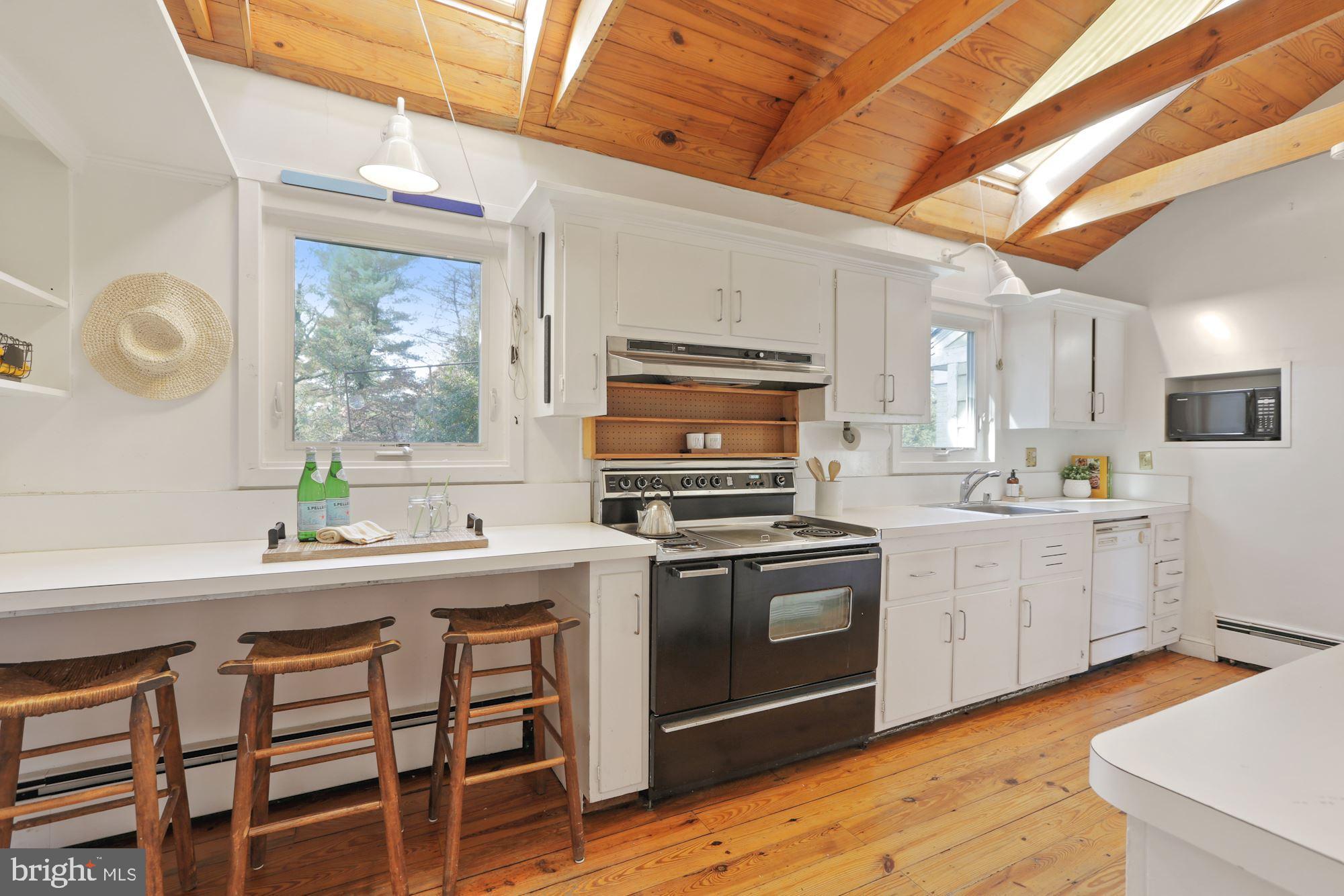 10809 South Glen Road Potomac, MD 20854 - Photo 5 of 27 Custom Kitchen w/Beamed Ceiling