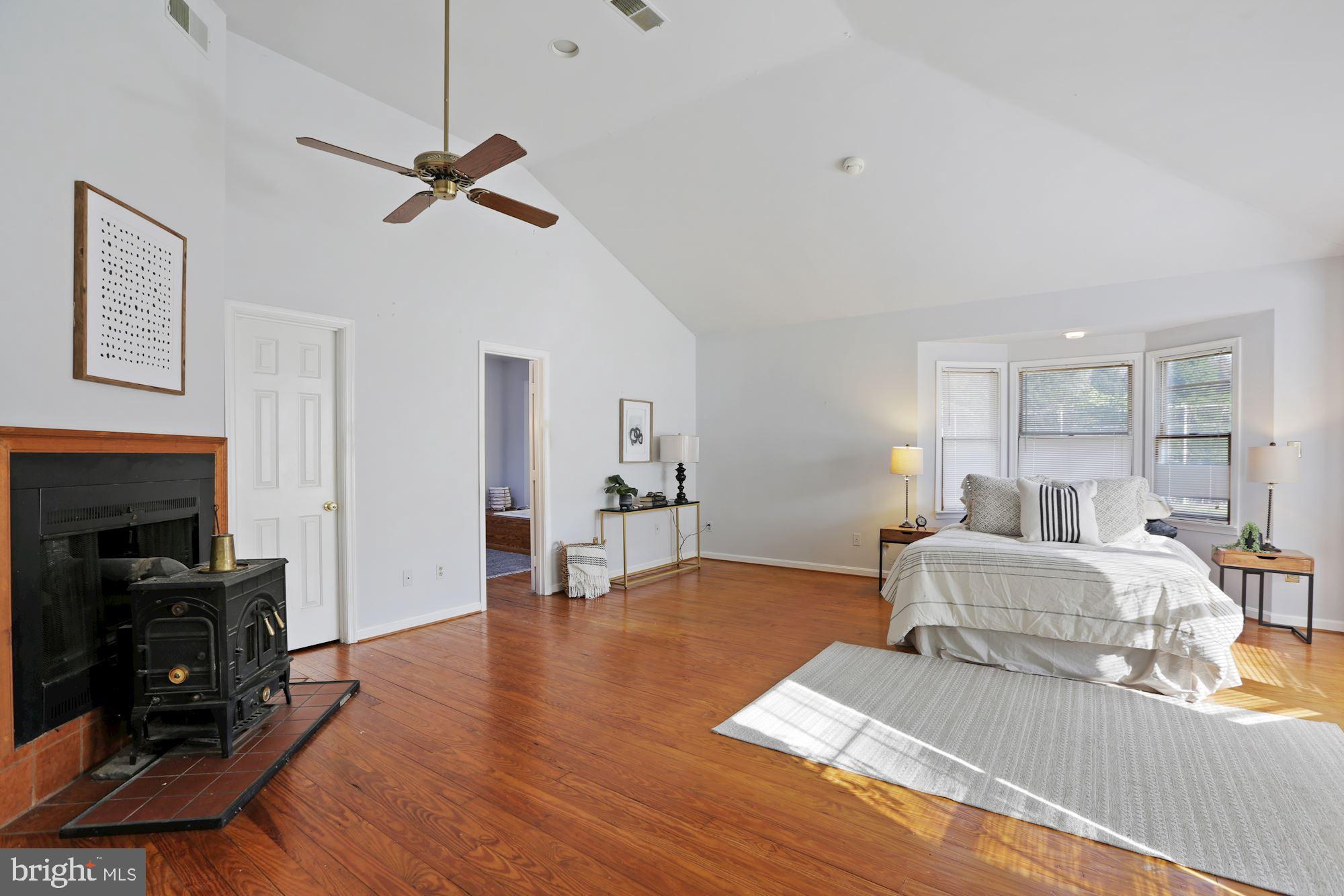 10809 South Glen Road Potomac, MD 20854 - Photo 10 of 27 Main Level Owners Suite