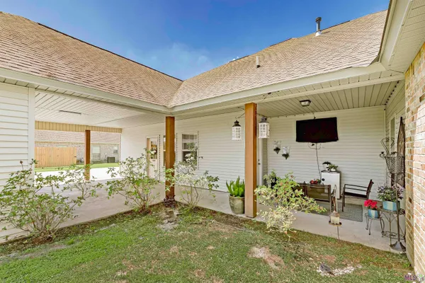 $325,000 | 317 Benjamin Street, New Roads, LA 70760