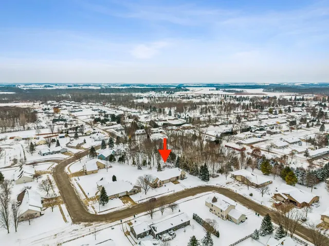 $315,000 | 125 Fieldcrest Drive, Brillion, WI 54110