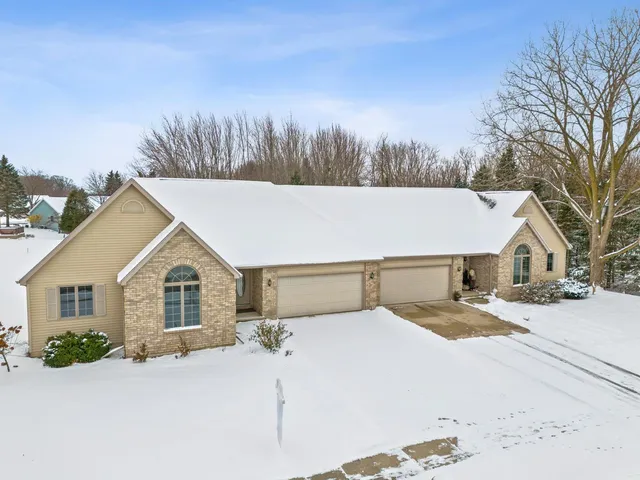 $315,000 | 125 Fieldcrest Drive, Brillion, WI 54110