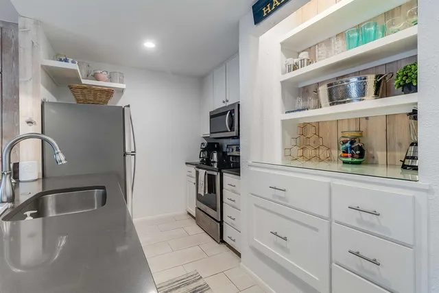 $699,000 | 613 Hi Circle North, Unit E, Horseshoe Bay, TX 78657