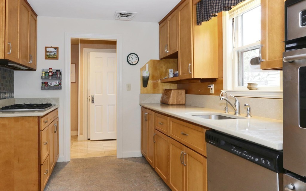 61 Hackensack Road Boston, MA 02467 - Photo 6 of 24
