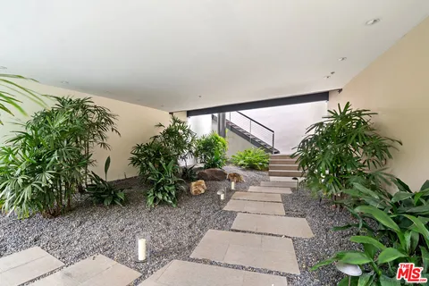 $5,950,000 | 2207 Bowmont Drive, Beverly Hills, CA 90210