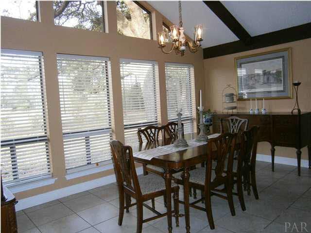 Bright and cheerful formal dining room