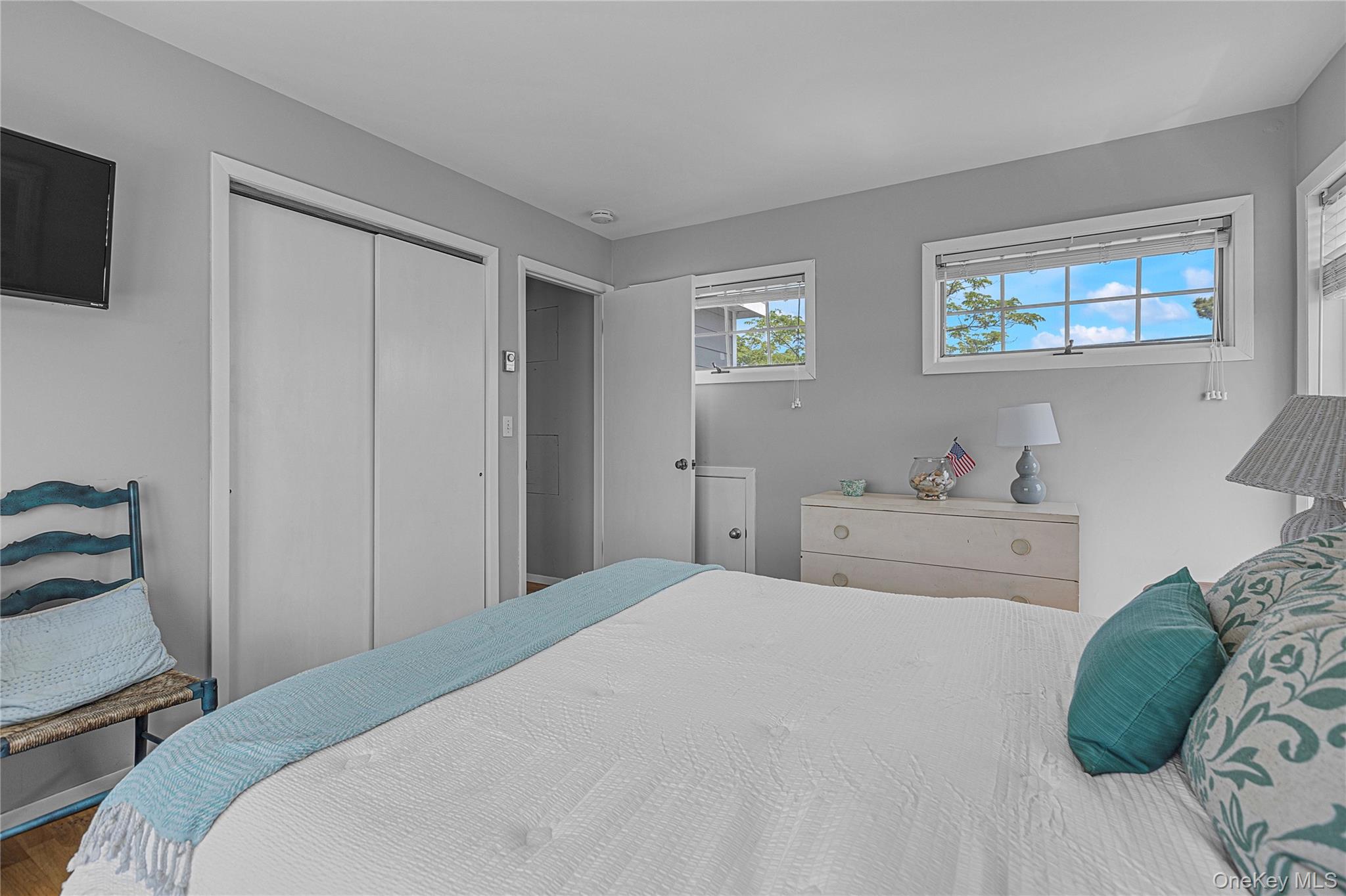 286 Towd Point Road Southampton, NY 11968 - Photo 18 of 35 a bedroom with a bed and a window