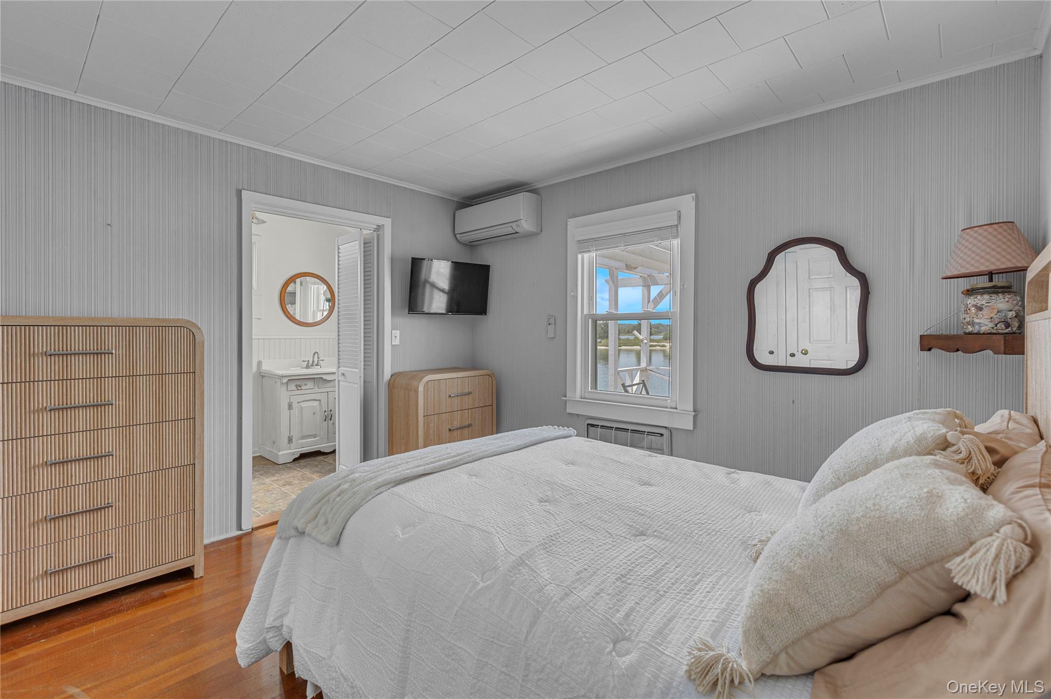 286 Towd Point Road Southampton, NY 11968 - Photo 22 of 35 a bedroom with a bed and a closet