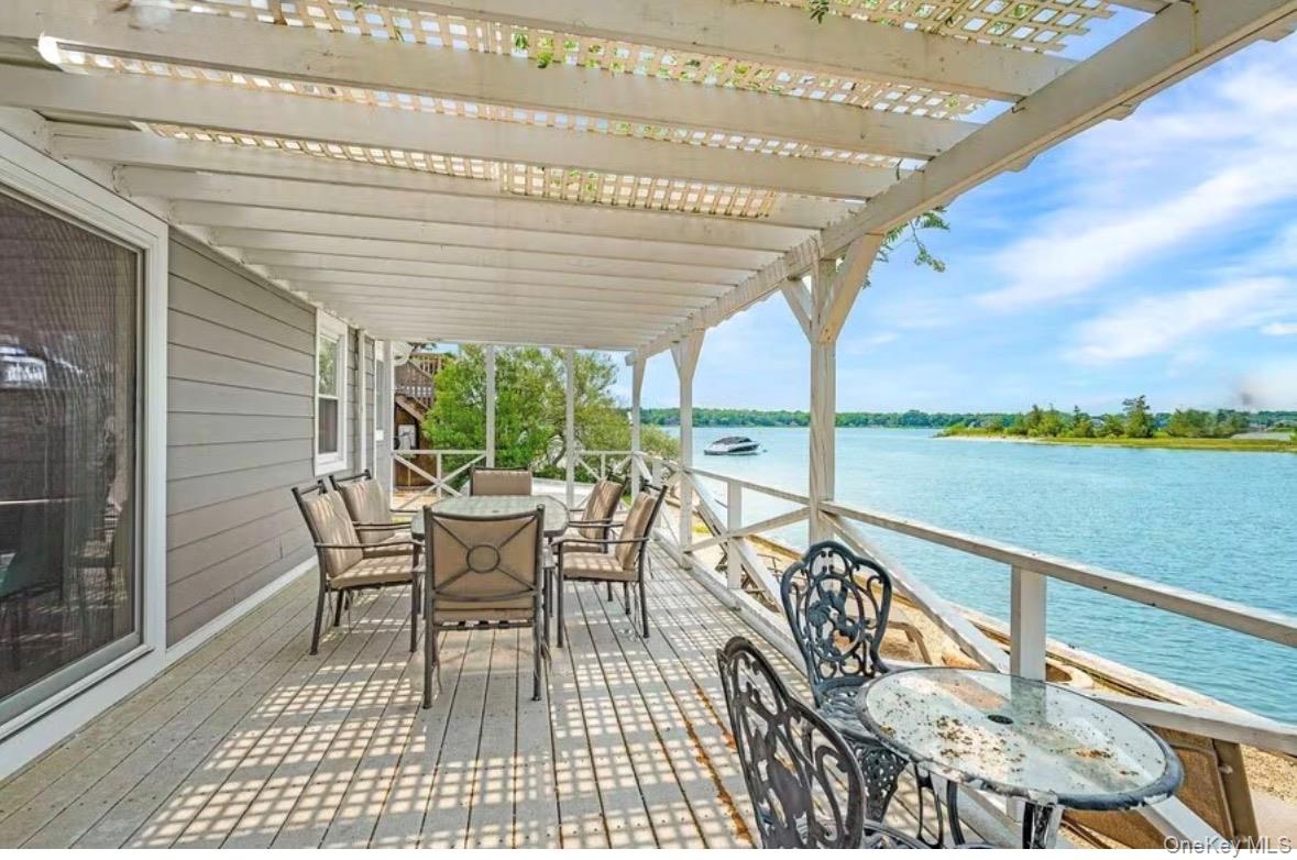 286 Towd Point Road Southampton, NY 11968 - Photo 3 of 35 a dining room with furniture and garden view