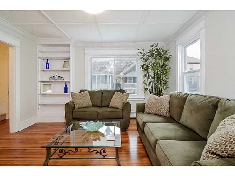 19 County Street Newport, RI 02840 - Photo 4 of 24 Living Room.