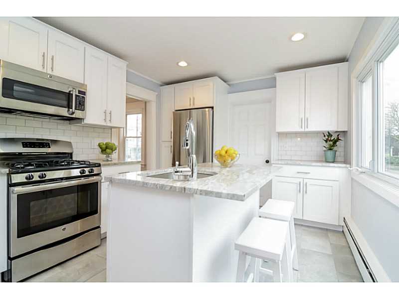 19 County Street Newport, RI 02840 - Photo 7 of 24 Kitchen.