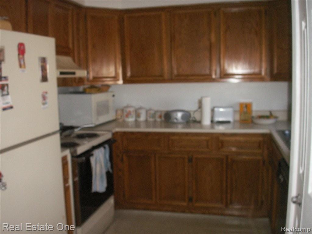 4418 South Rochester Road, Unit 8 Royal Oak, MI 48073 - Photo 5 of 13 021.JPG