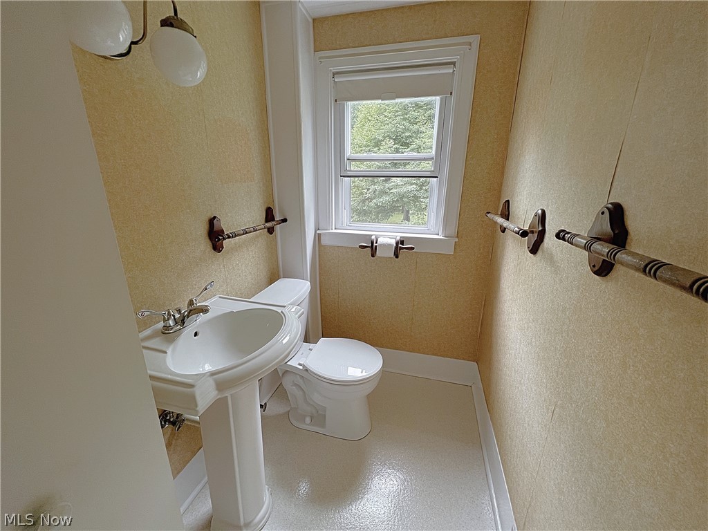 15580 Tavern Road Burton, OH 44021 - Photo 12 of 26