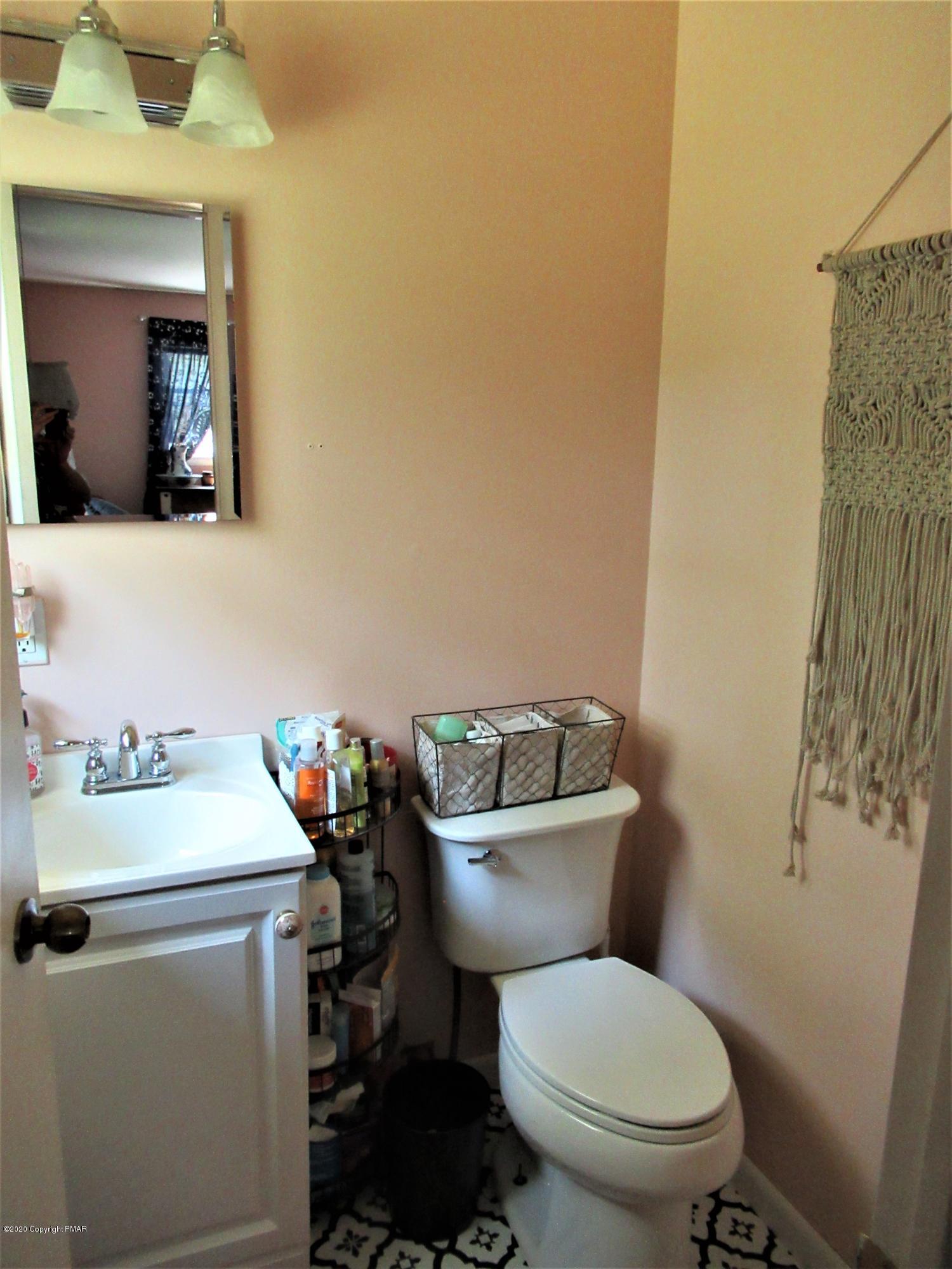 1403 Main Road East Stroudsburg, PA 18302 - Photo 9 of 13 MASTER BATH