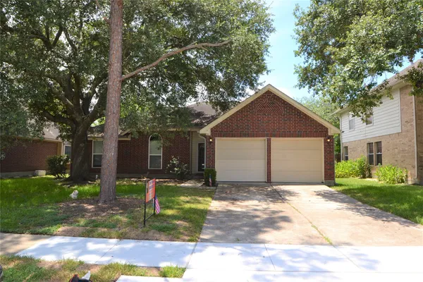 $2,200 | 2818 Russett Place West, Pearland, TX 77584