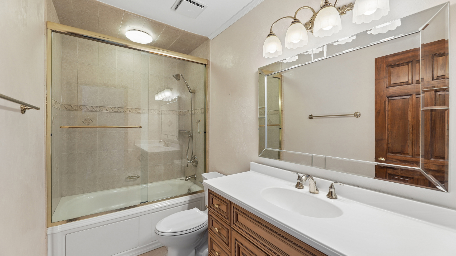 909 Surrey Road Addison, IL 60101 - Photo 21 of 27 Gallery Image 21