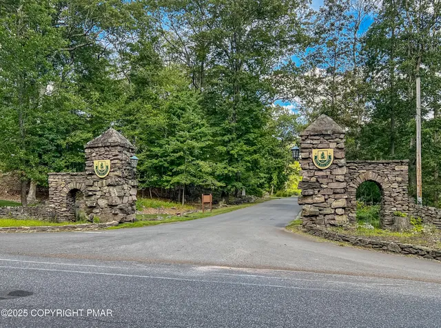 $415,000 | 104 Haverhill Road, Cresco, PA 18326