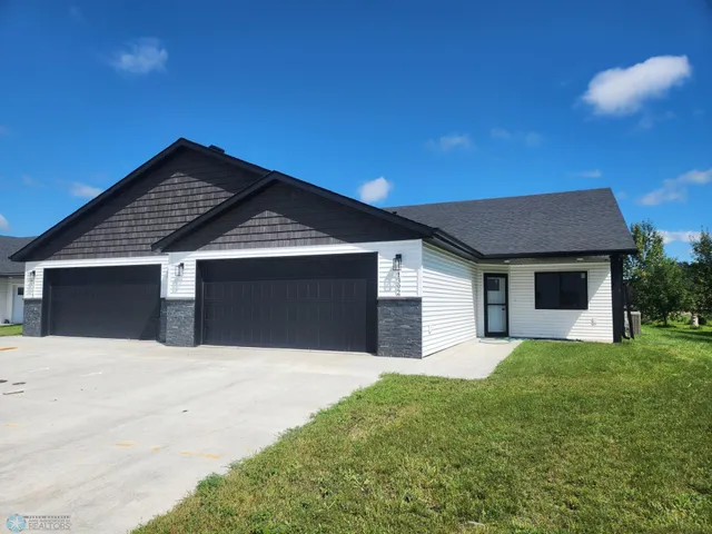 $329,900 | 1392 Prairie Lane, Wahpeton, ND 58075