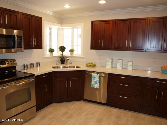 1837 East Roma Avenue Phoenix, AZ 85016 - Photo 8 of 32 Great Corner Window; Cherry Cabinets