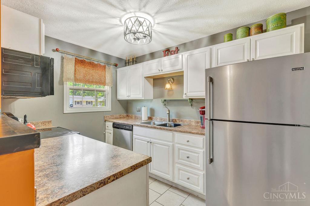 2543 Topeka Street Cincinnati, OH 45231 - Photo 7 of 24