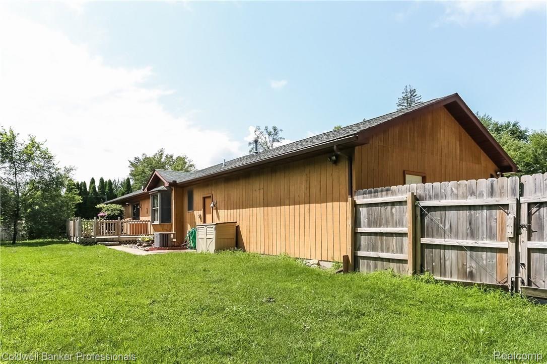 15485 Elwell Road Belleville, MI 48111 - Photo 20 of 27 Private Back Yard