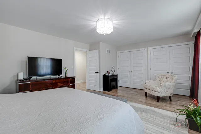 $469,900 | 5190 Chambers Drive, Hoffman Estates, IL 60010