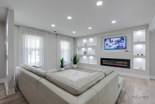 $469,900 | 5190 Chambers Drive, Hoffman Estates, IL 60010