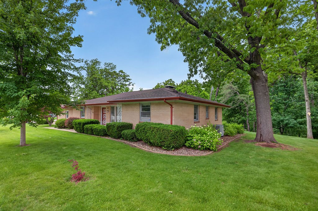 112 South Shores Drive Decatur, IL 62521 - Photo 3 of 31 Gallery Image 3