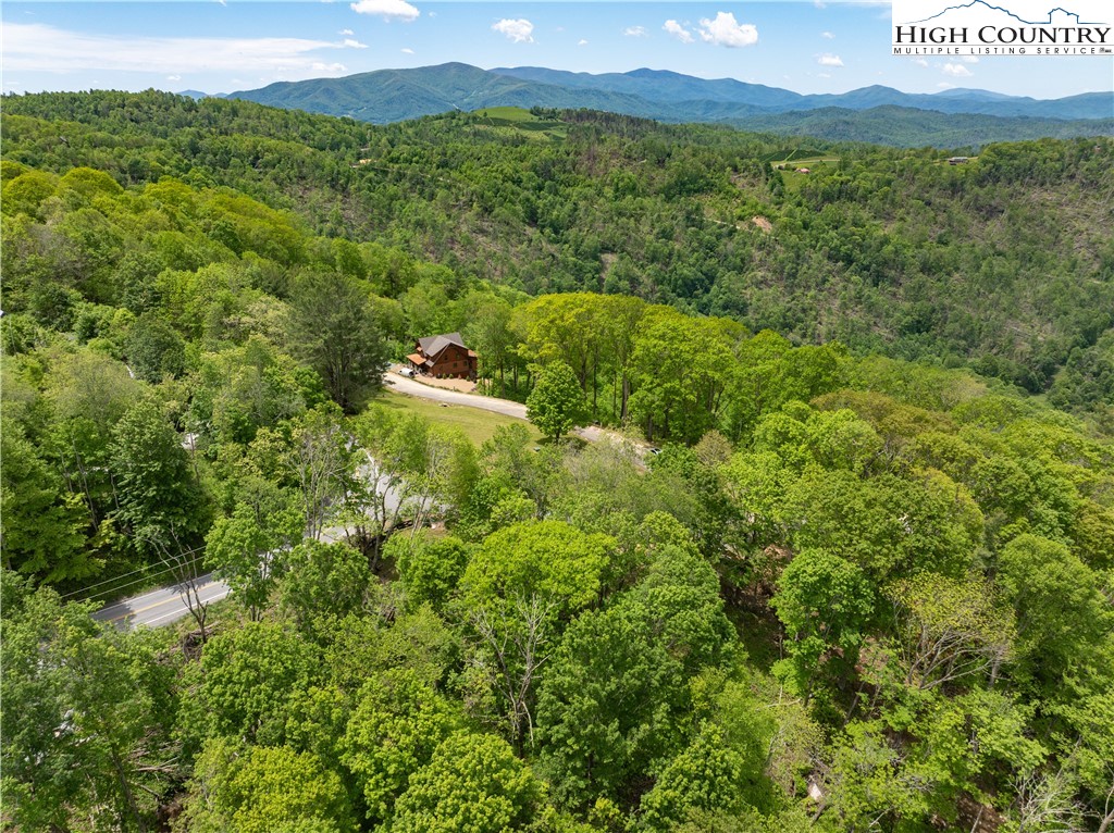 Ec1 Ec1 Eagle Crest Trail Elk Park, NC 28622 - Photo 12 of 15 a view of a field with an ocean