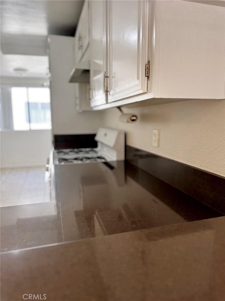 18419 Collins Street, Unit E Tarzana, CA 91356 - Photo 13 of 40