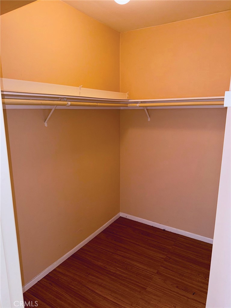 18419 Collins Street, Unit E Tarzana, CA 91356 - Photo 19 of 40