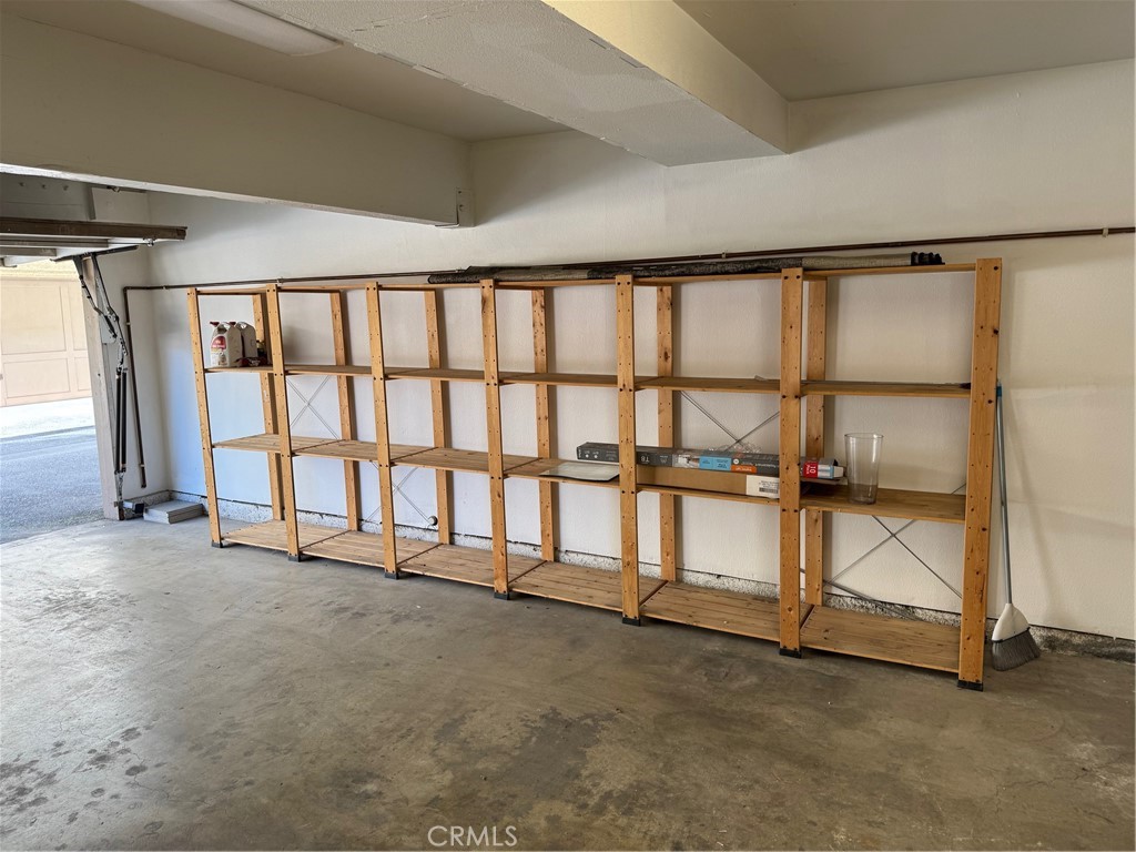 18419 Collins Street, Unit E Tarzana, CA 91356 - Photo 25 of 40 a view of an empty room